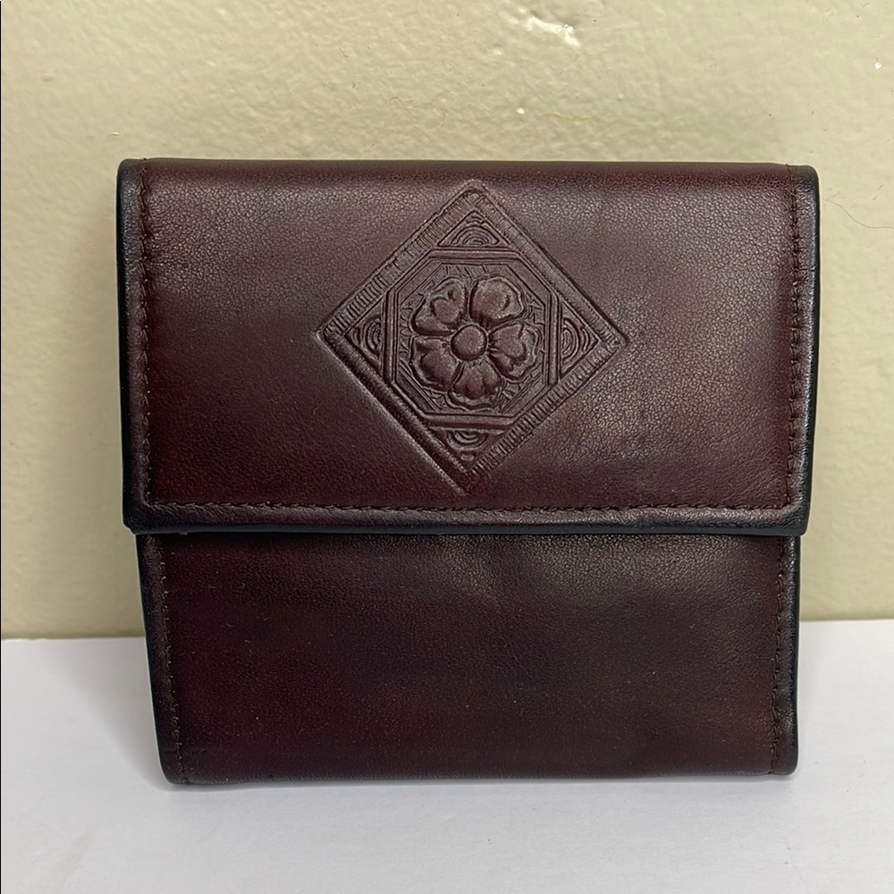 VINTAGE Leather Wallet Burgundy Embossed Flower on Front Kissy Clasp Coin Pocket